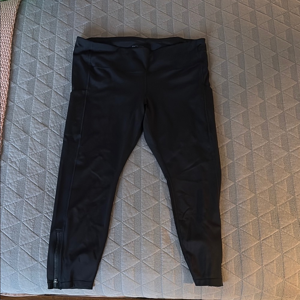 Black Athleta Ultimate Run Athletic Leggings